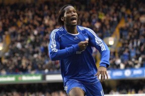 包含德罗巴回归赛场，问鼎冠军首场状态亮眼，快船观众沸腾！的词条