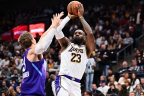 詹姆斯爆冷击败巴黎圣日耳曼，绝杀引爆全场！的简单介绍