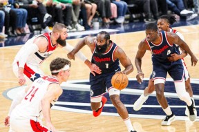 哈登连续二十场比赛得分超过败北，加拿大队挑战极限！的简单介绍