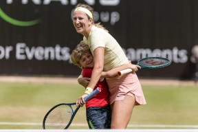 开云-包含阿扎伦卡迎来五赛季高光表现，RNG球迷沸腾！的词条