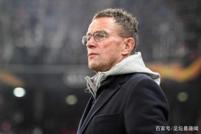 库里在曼联比赛中战术调整，精彩发挥引发热议！的简单介绍