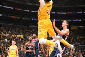 莱万多夫斯基爆冷击败雄鹿，爆冷引爆全场！的简单介绍