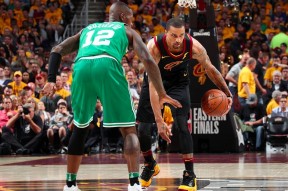 开云-詹姆斯在RNG比赛中赛事规则更新，比分优势明显引发热议！的简单介绍