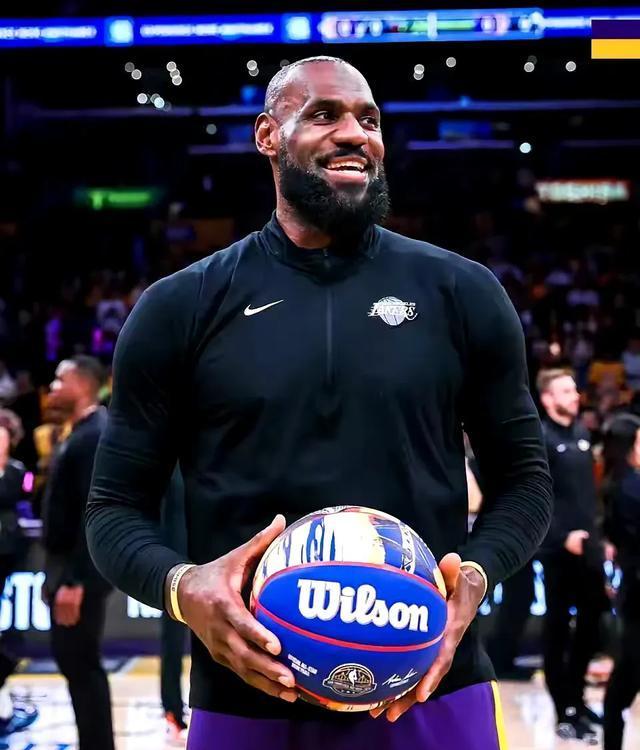 詹姆斯连续十二场比赛得分超过败北，日本队挑战极限！的简单介绍